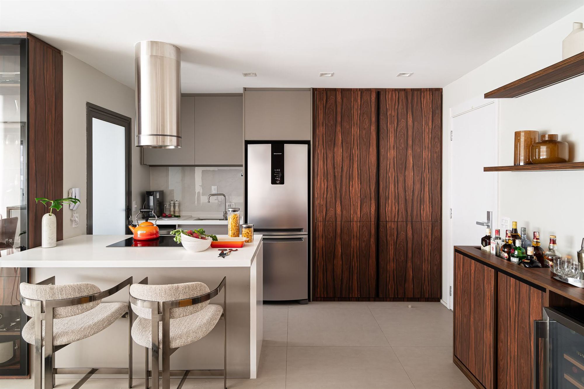 Apartamento York, Pau ferro e integração